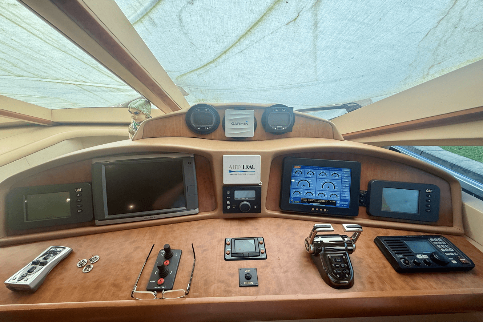 2005 68 FLYBRIDGE - Image 23