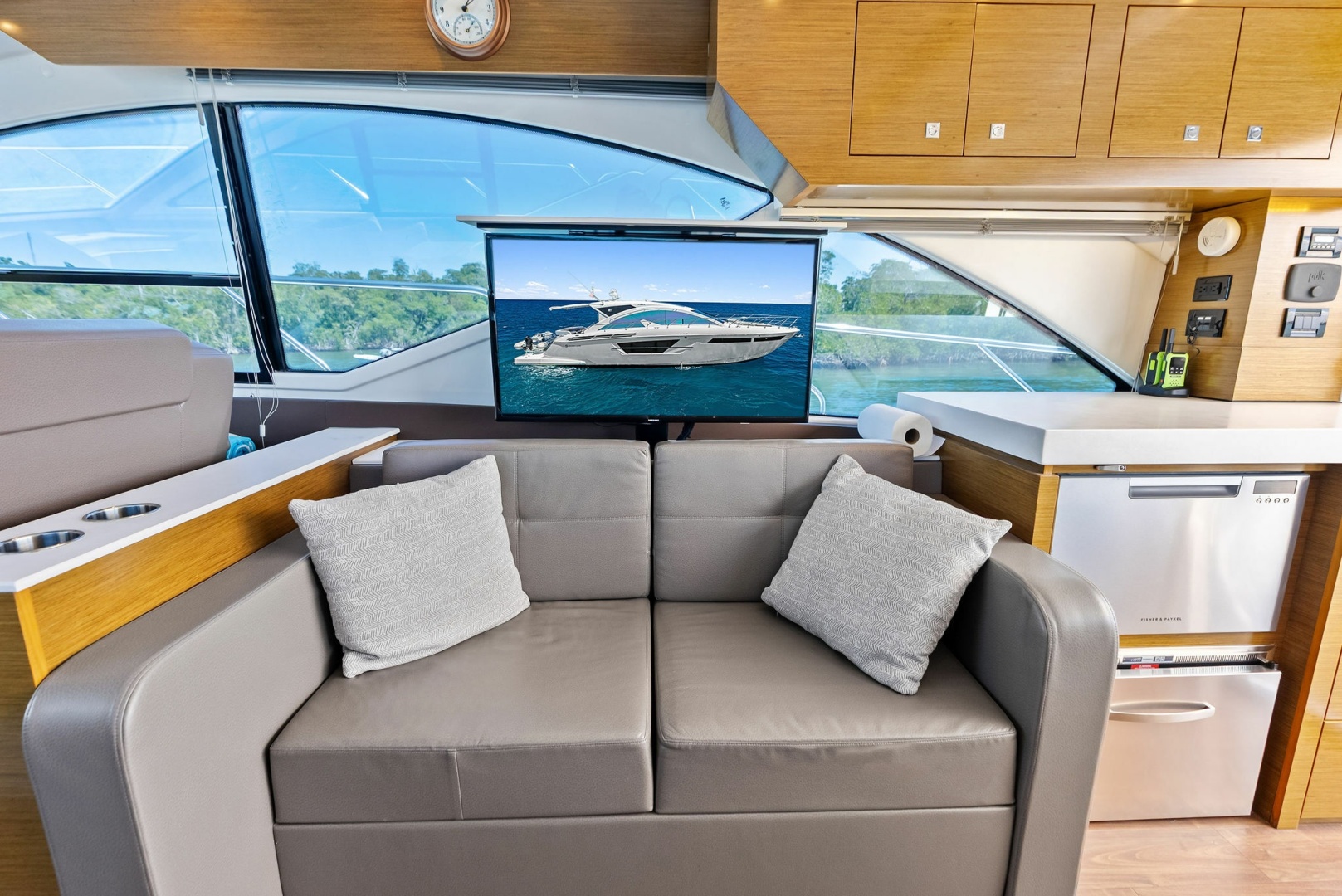 2019 Cruisers Yachts 54 Cantius - Image 37
