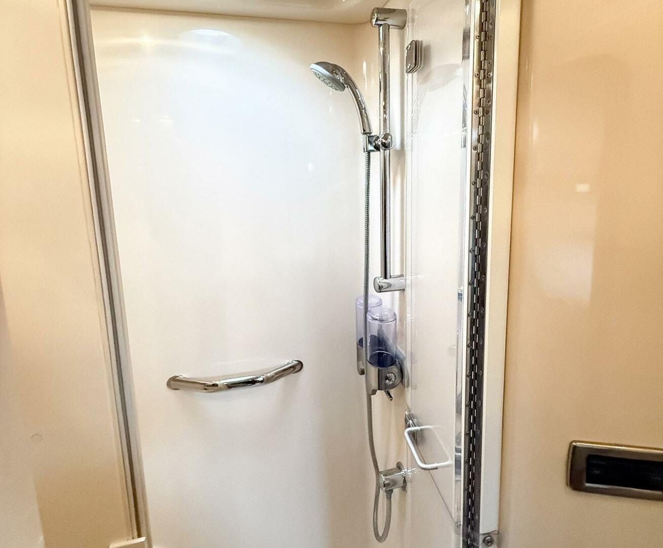 2008 Sea Ray 44 Sedan Bridge - Image 23