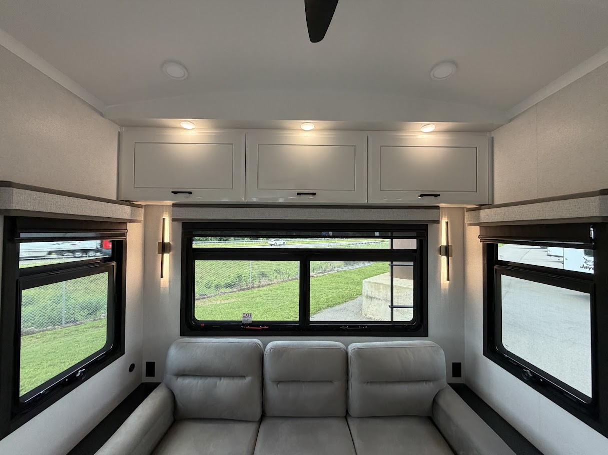 2027 JAYCO PINNACLE 32RLTS - Image 16