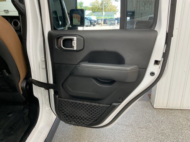2020 Jeep Gladiator Crew Cab Rubicon 4WD - Image 25
