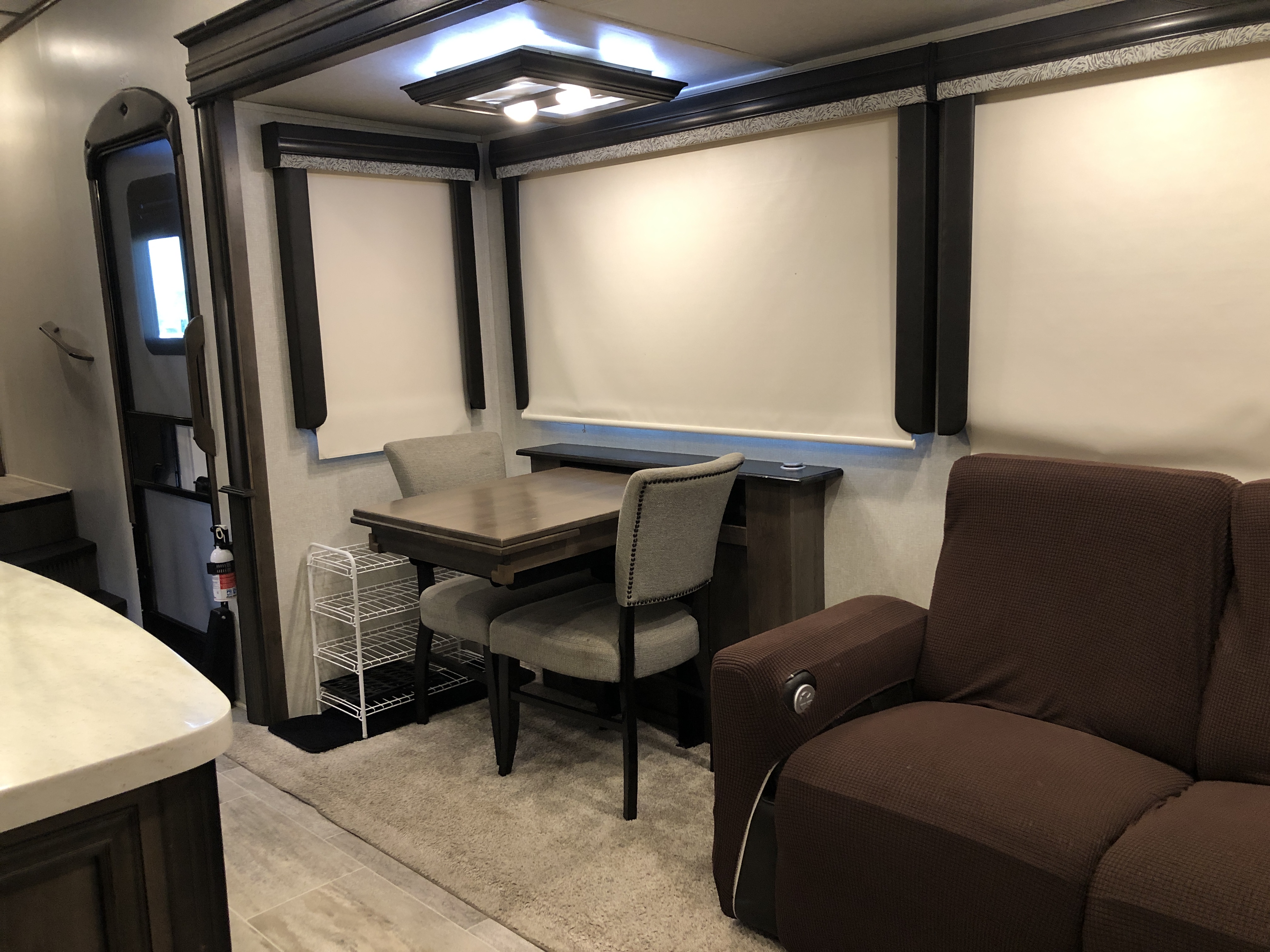 2019 Keystone Montana 3121RL - Image 17