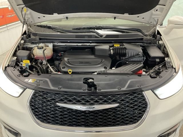 2021 Chrysler Pacifica Wagon 4D Touring - Image 14