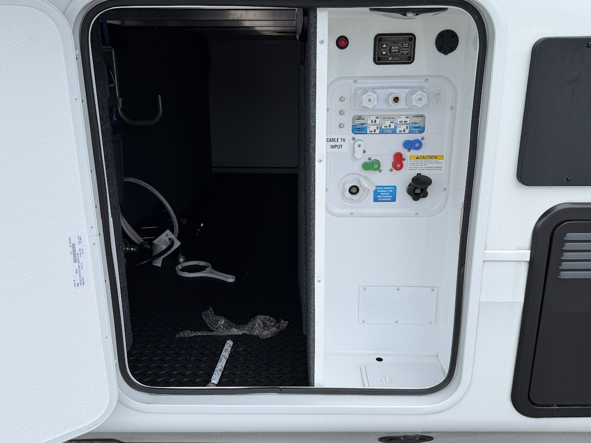 2025 JAYCO NORTH POINT 382FLRB - Image 3