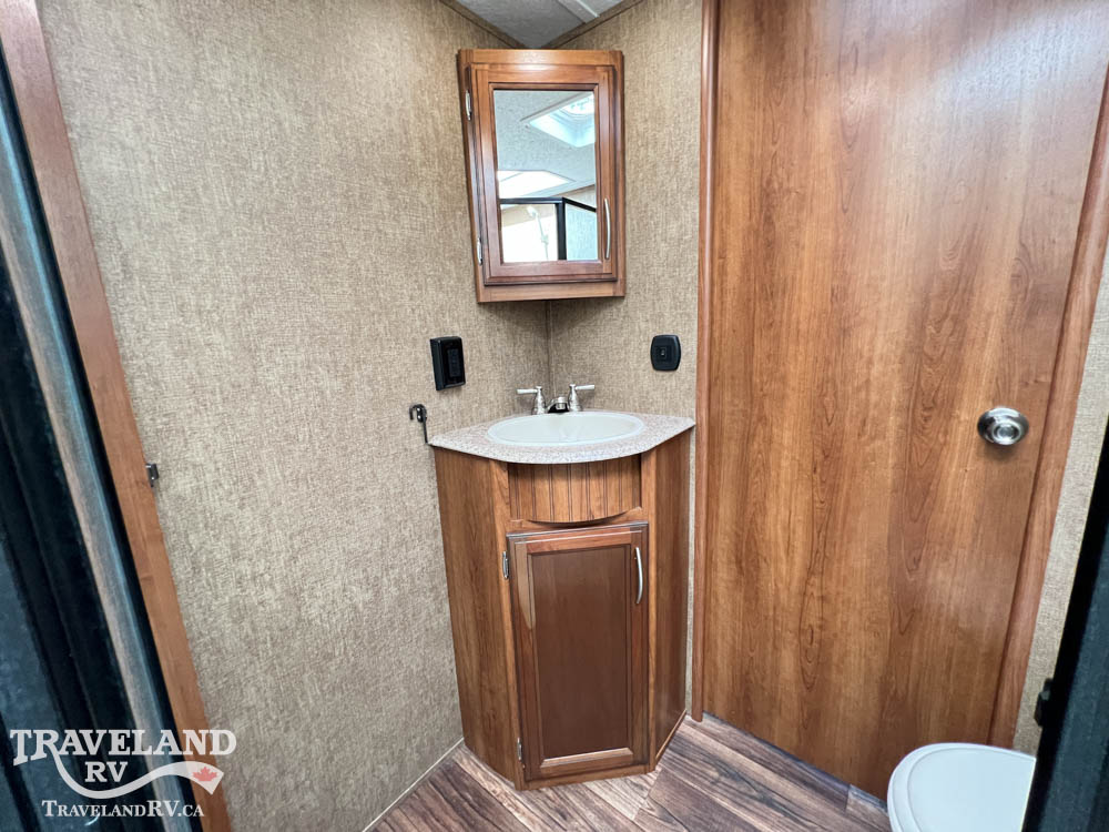 2015 Prime Time Crusader 295RST - Image 39