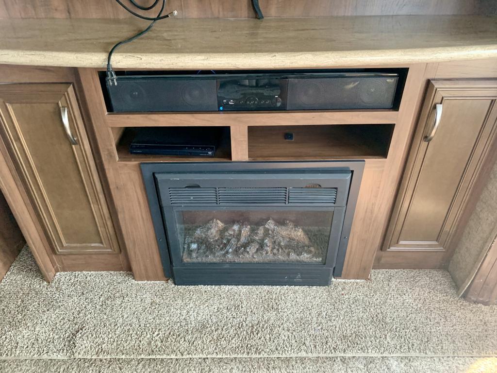 2017 FOREST RIVER SANDPIPPER 372LOK - Image 18