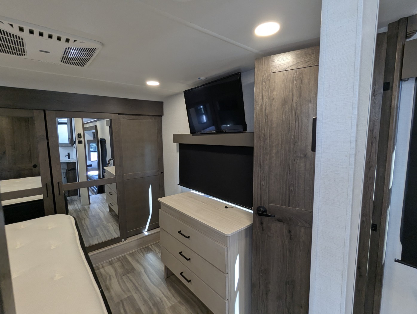 2023 Alliance RV Valor 36V11 - Image 14