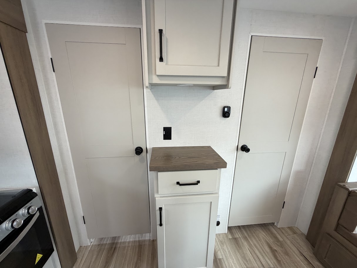 2027 VENTURE RV SPORTTREK 333VIK - Image 24