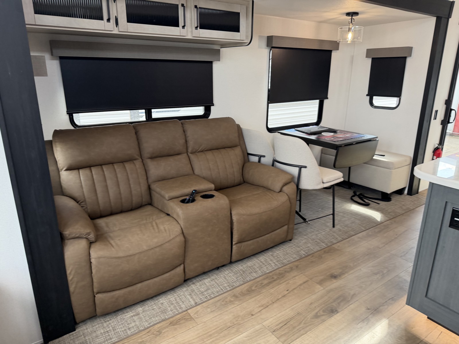 2026 PALOMINO PUMA 423LFT - Image 7