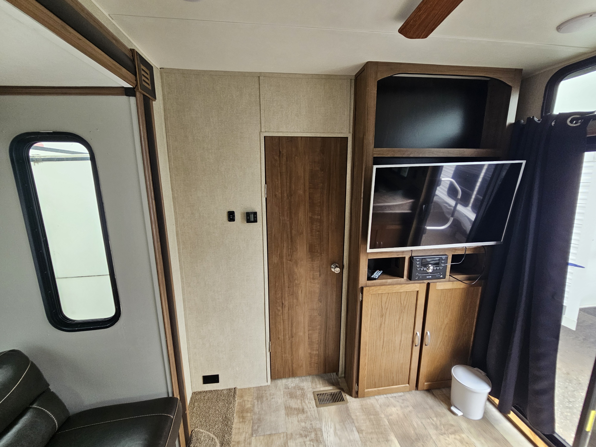 2018 Gulf Stream Innsbruck 408TBS - Image 26
