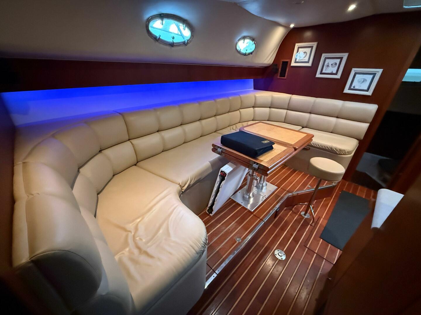 2002 Tiara Yachts 4000 Express - Image 11