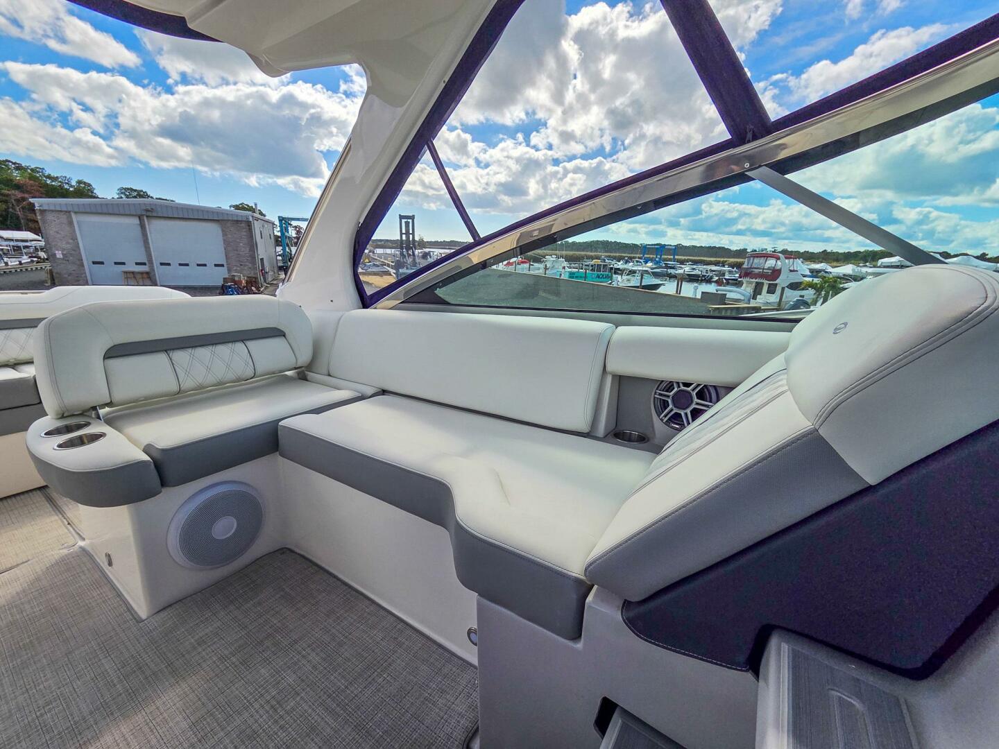 2026 Regal 33 XO Base - Image 21