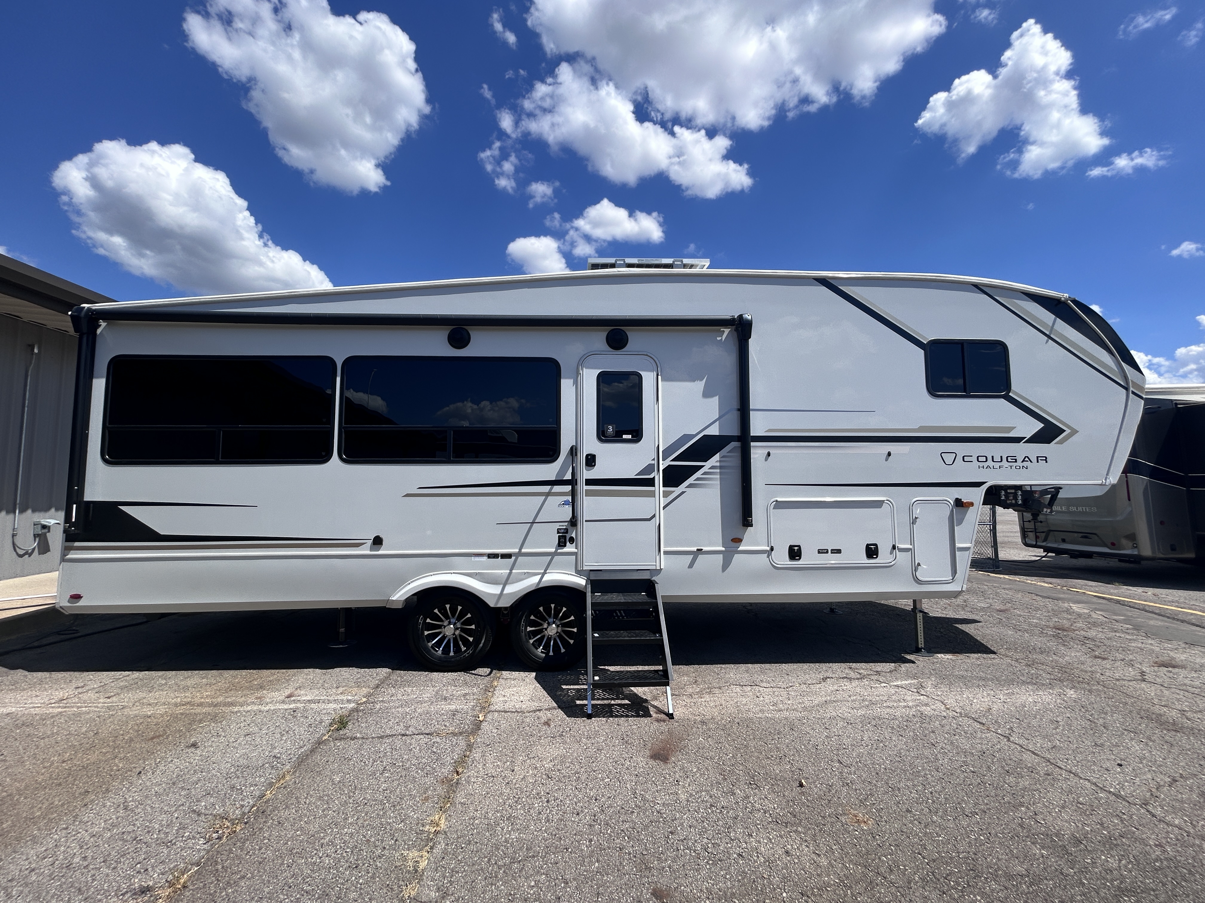 2026 Keystone Cougar Half-Ton 26RES - Image 2