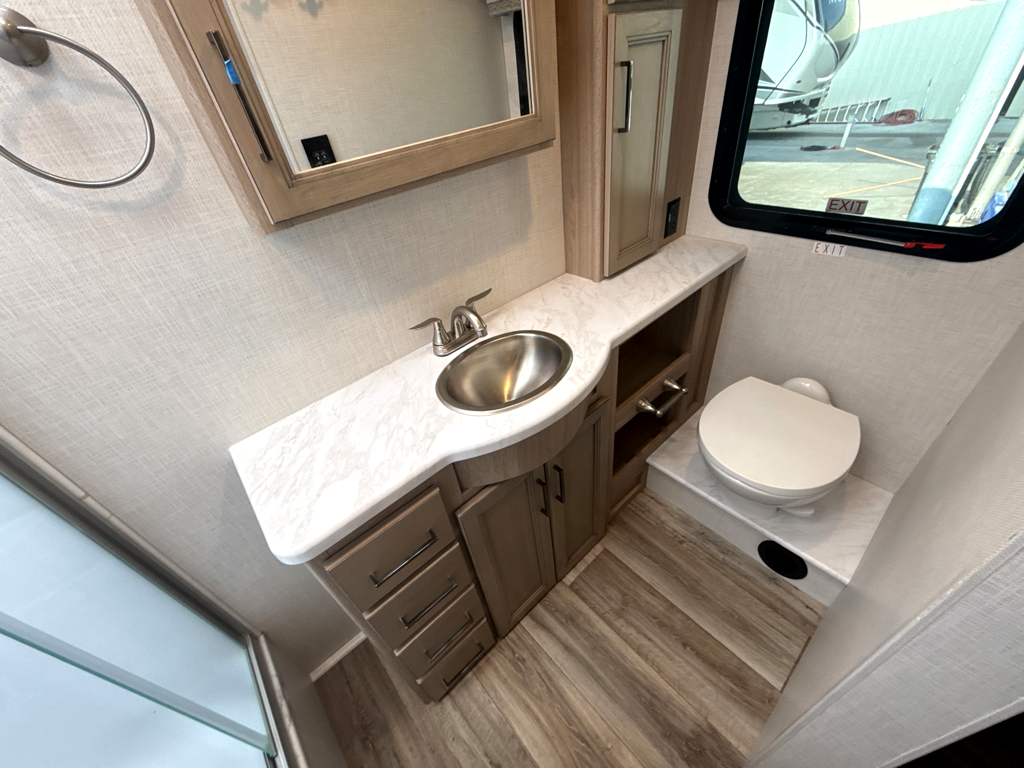 2027 THOR MOTOR COACH HURRICANE 36H - Image 28