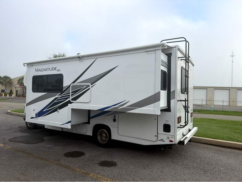 2025 Thor Motor Coach MAGNITUDE GA24 - Image 6