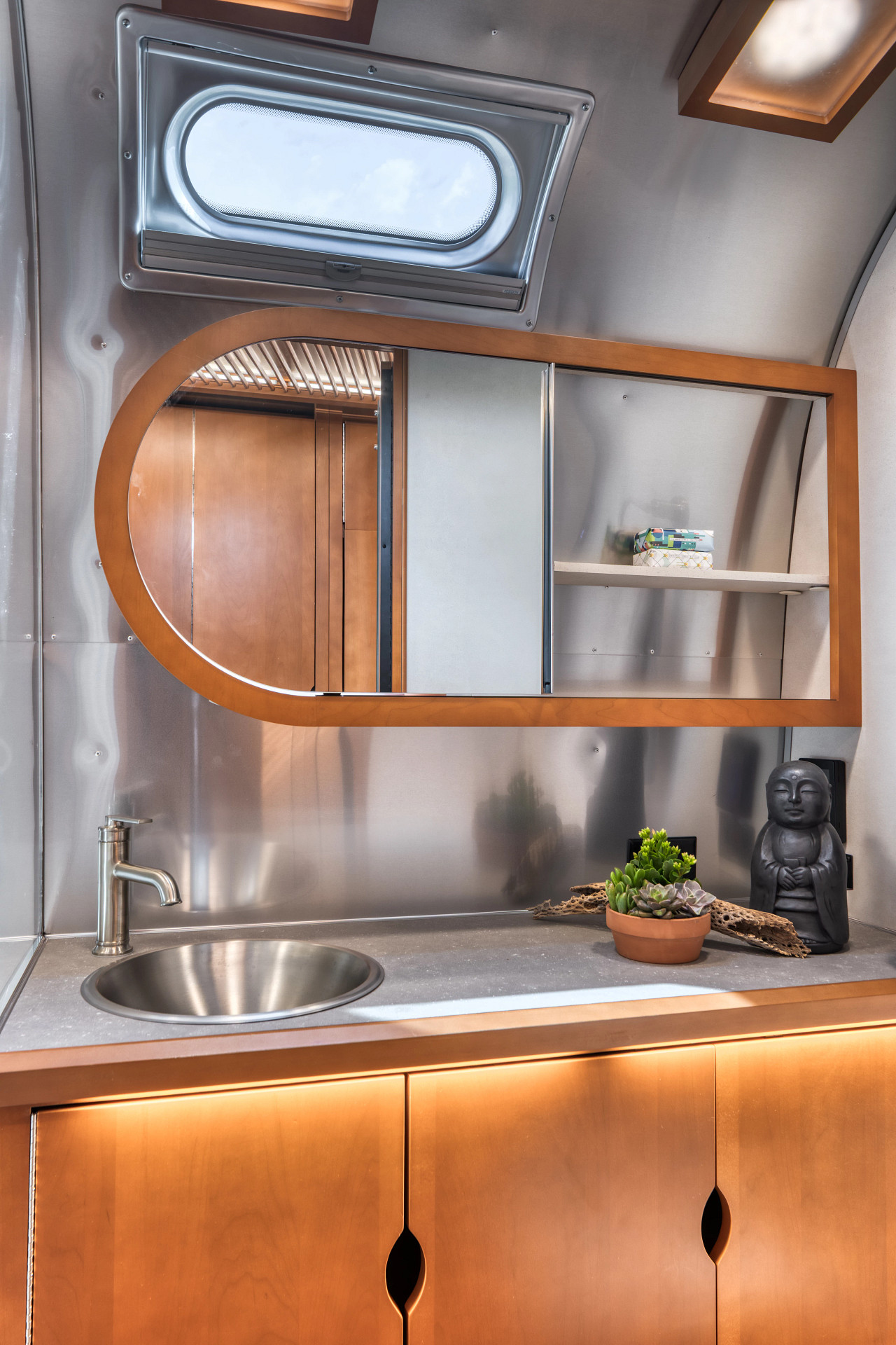 2027 Airstream Frank Lloyd Wright Limited Edition 28Rb - Image 14