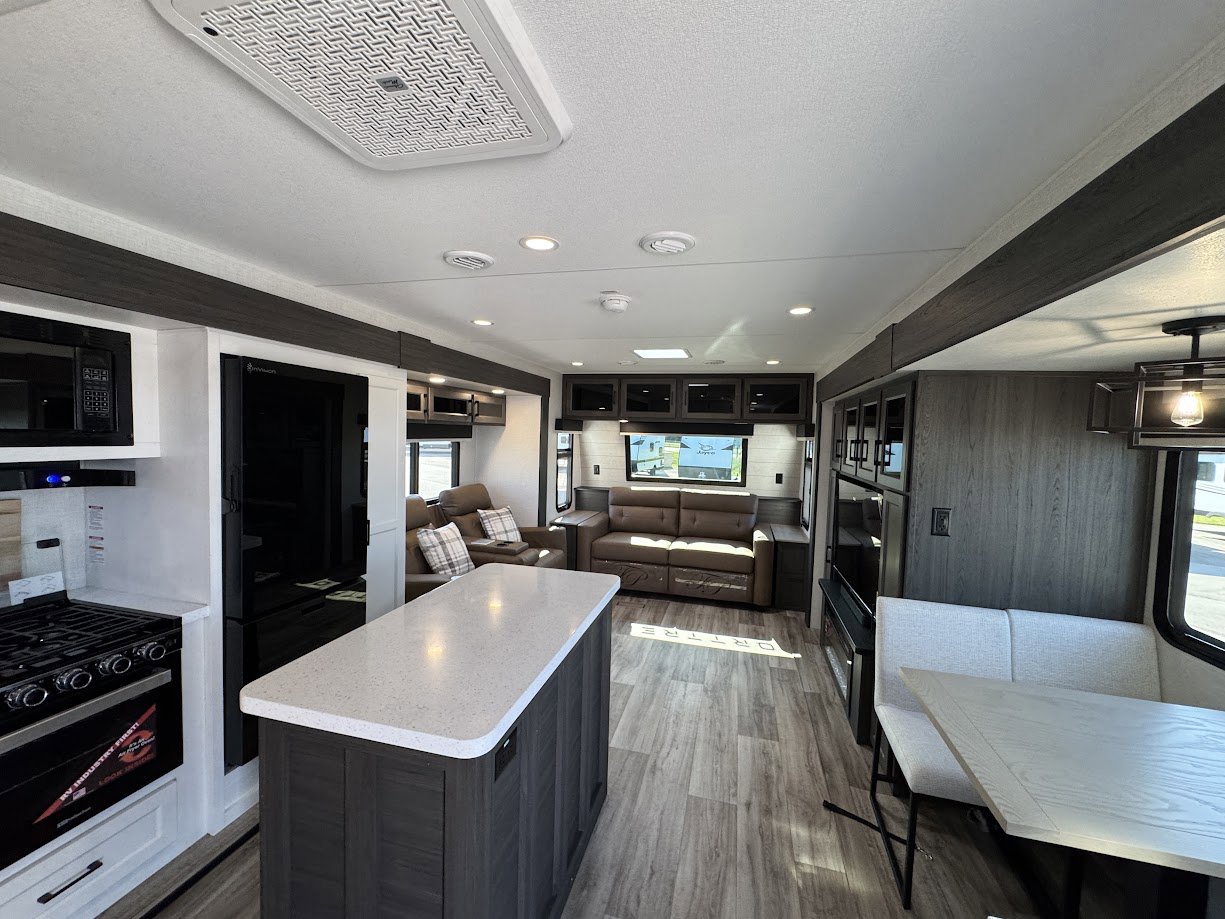 2026 VENTURE RV SPORTTREK 333VMI - Image 71