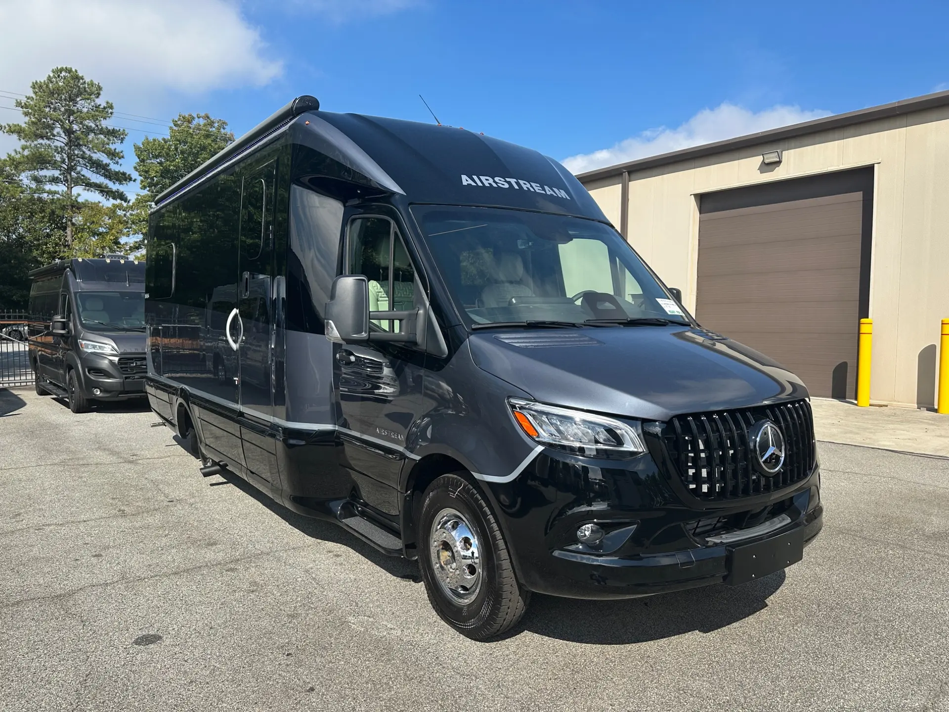 2027 Airstream Atlas 25RT - Image 1