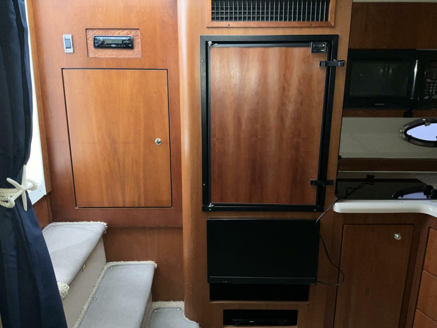 2002 Cruisers 35 Express - Image 13