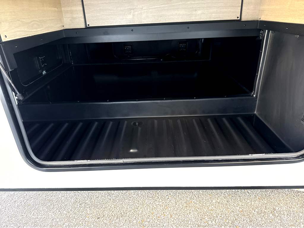 2027 GRAND DESIGN LINEAGE SERIESE 30DC - Image 9