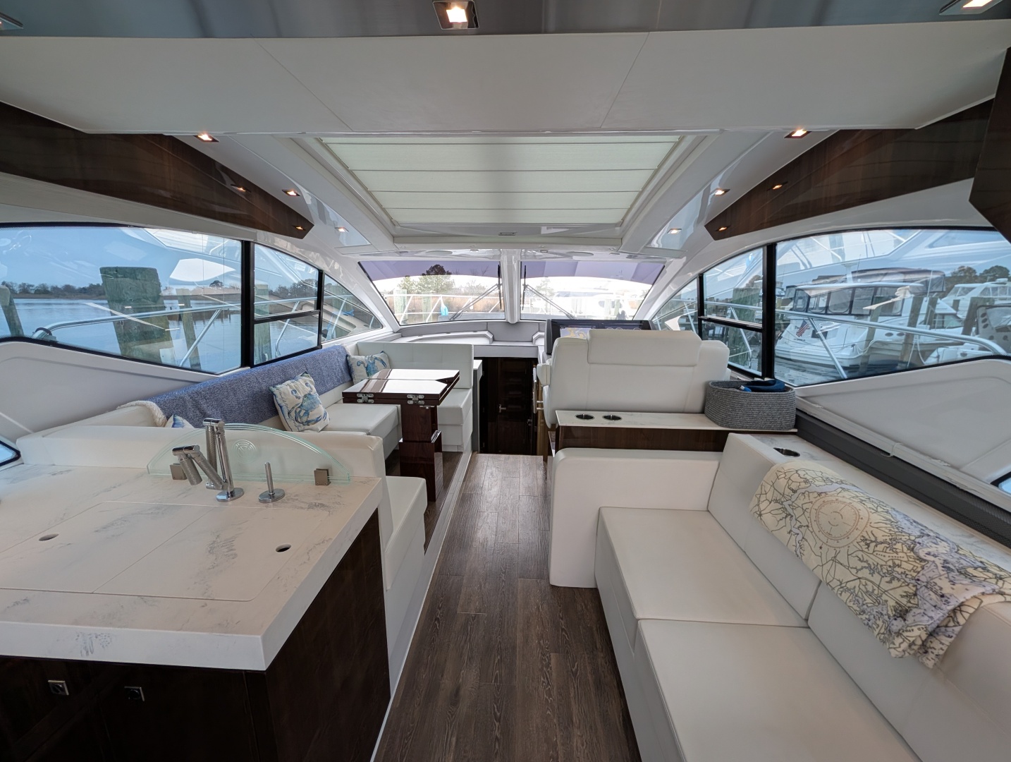 2022 Cruisers Yachts 54 Cantius - Image 15