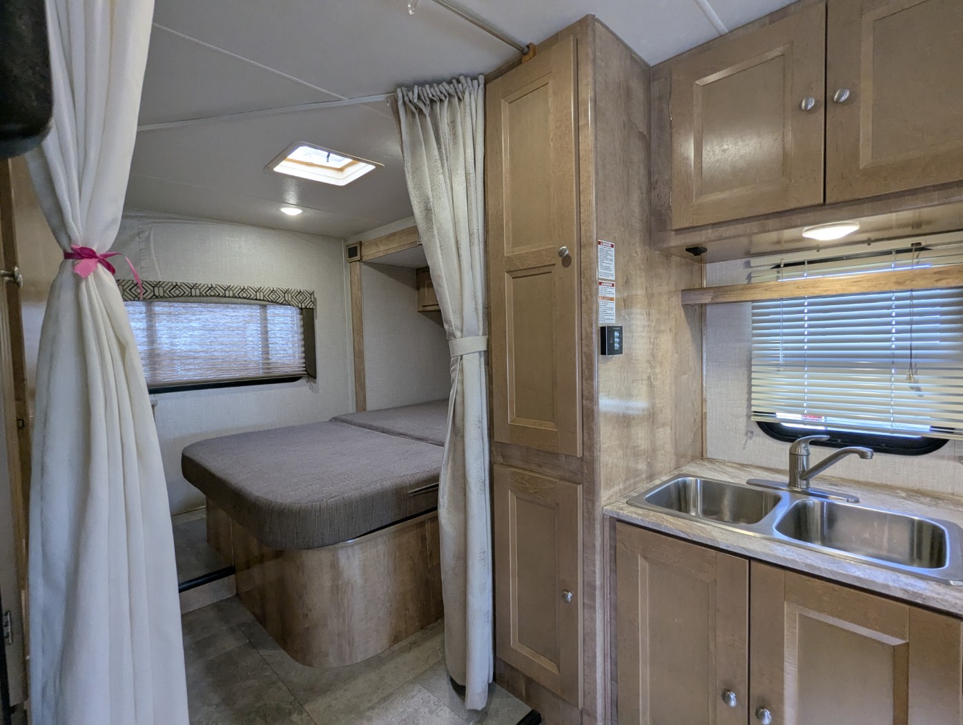 2020 Coachmen Leprechaun 260RS - Image 28