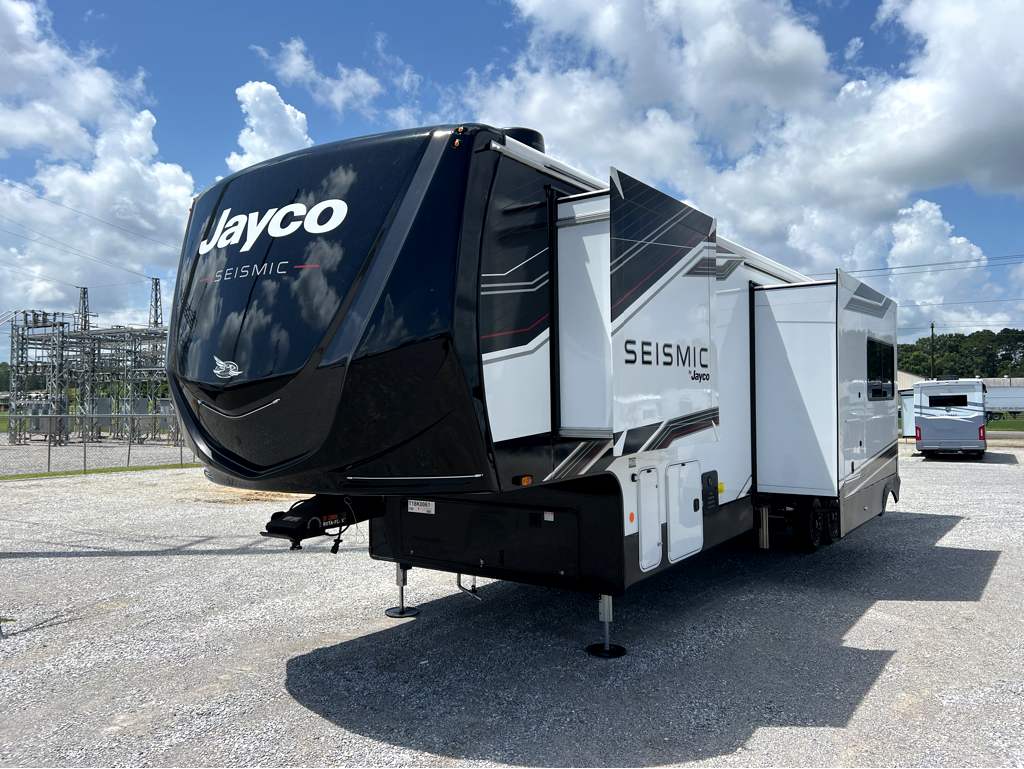 2026 JAYCO SEISMIC 359 - Image 2
