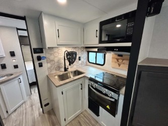 2026 VENTURE RV SPORTTREK STINGER 232VRL - Image 12