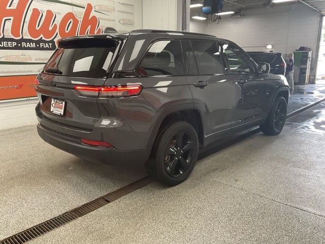 2025 Jeep Grand Cherokee Altitude X 4X4 - Image 6