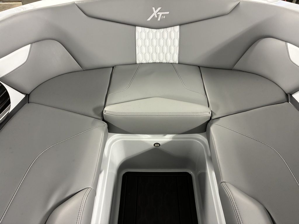 2026 MasterCraft XT24 - Image 50