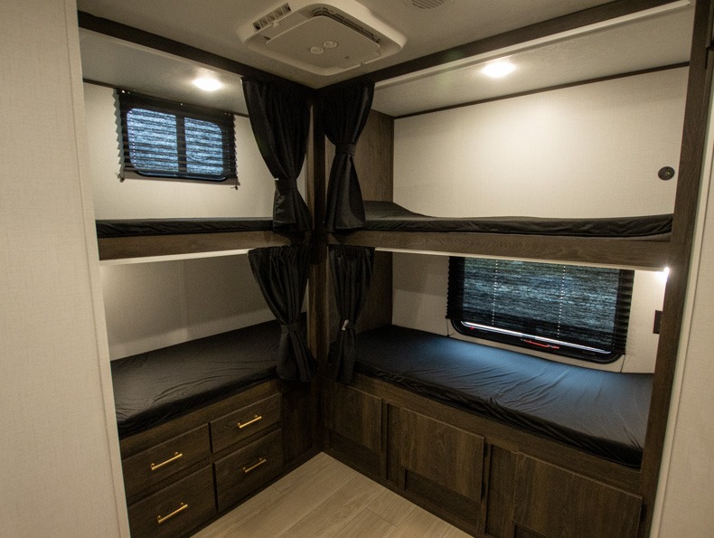 2026 CrossRoads Zinger 328SB - Image 22