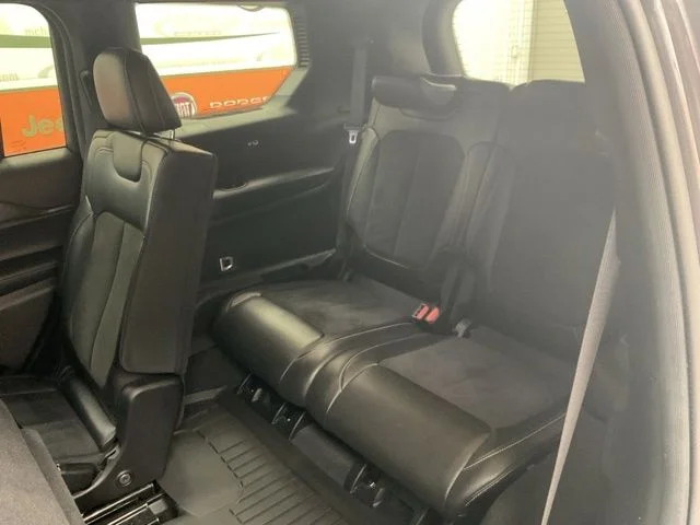 2024 Jeep Grand-Cherokee-L Laredo Altitude 4x4 - Image 20