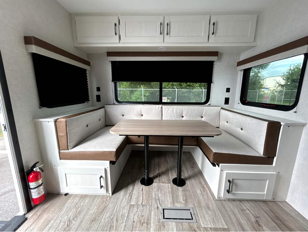 2026 VENTURE RV SIENNA 241VRD - Image 31