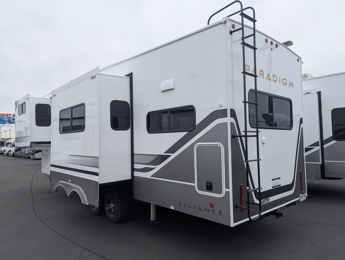 2026 Alliance RV Paradigm 312RK - Image 4
