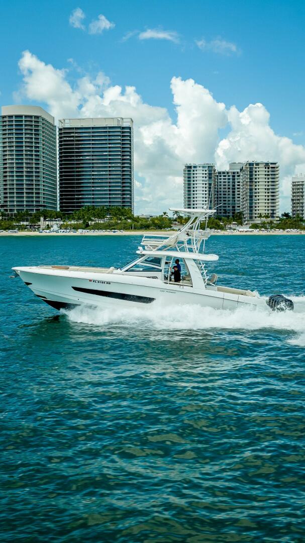 2016 Boston Whaler - Image 42