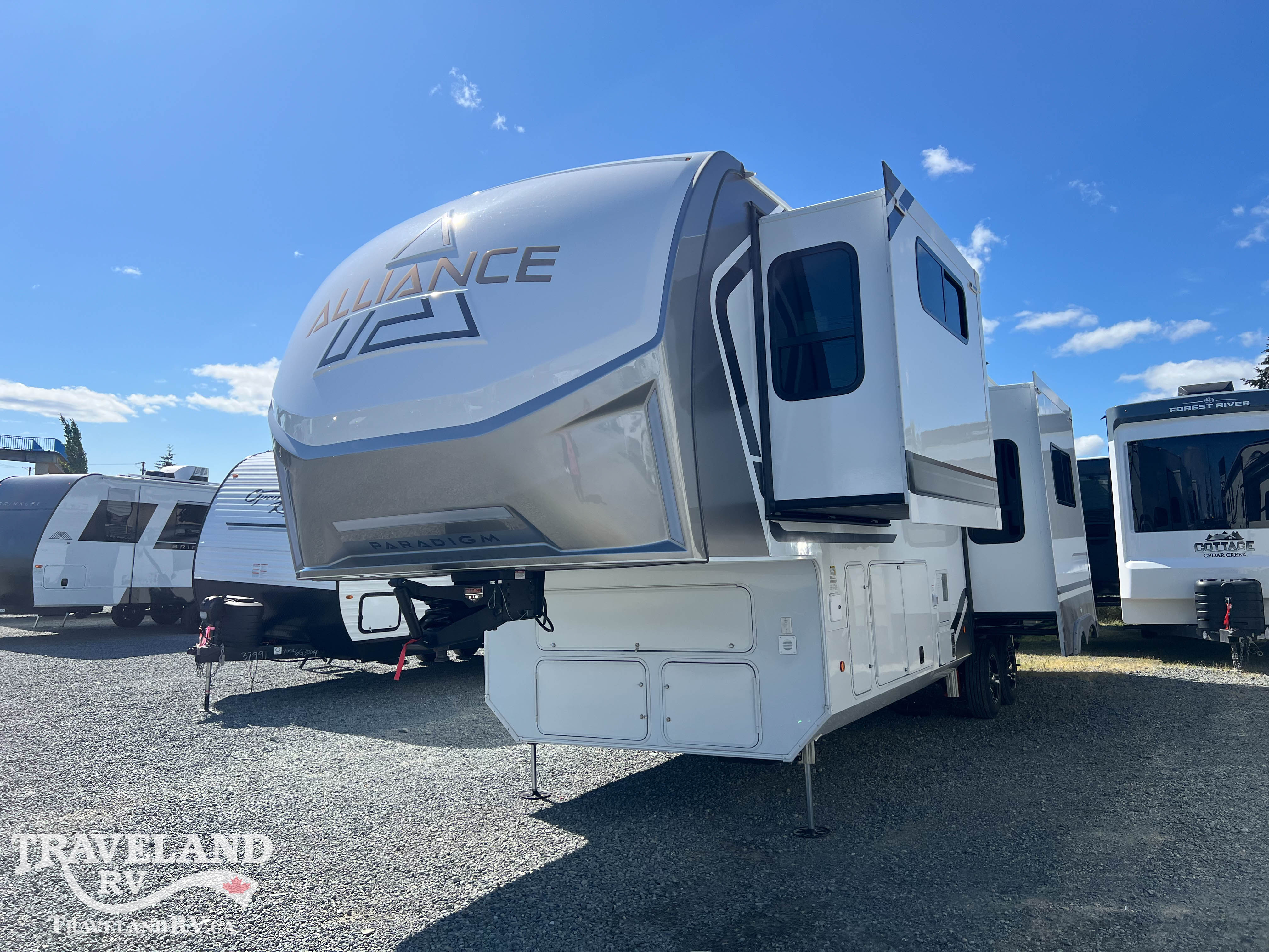 2027 Alliance RV Paradigm 312RK - Image 5