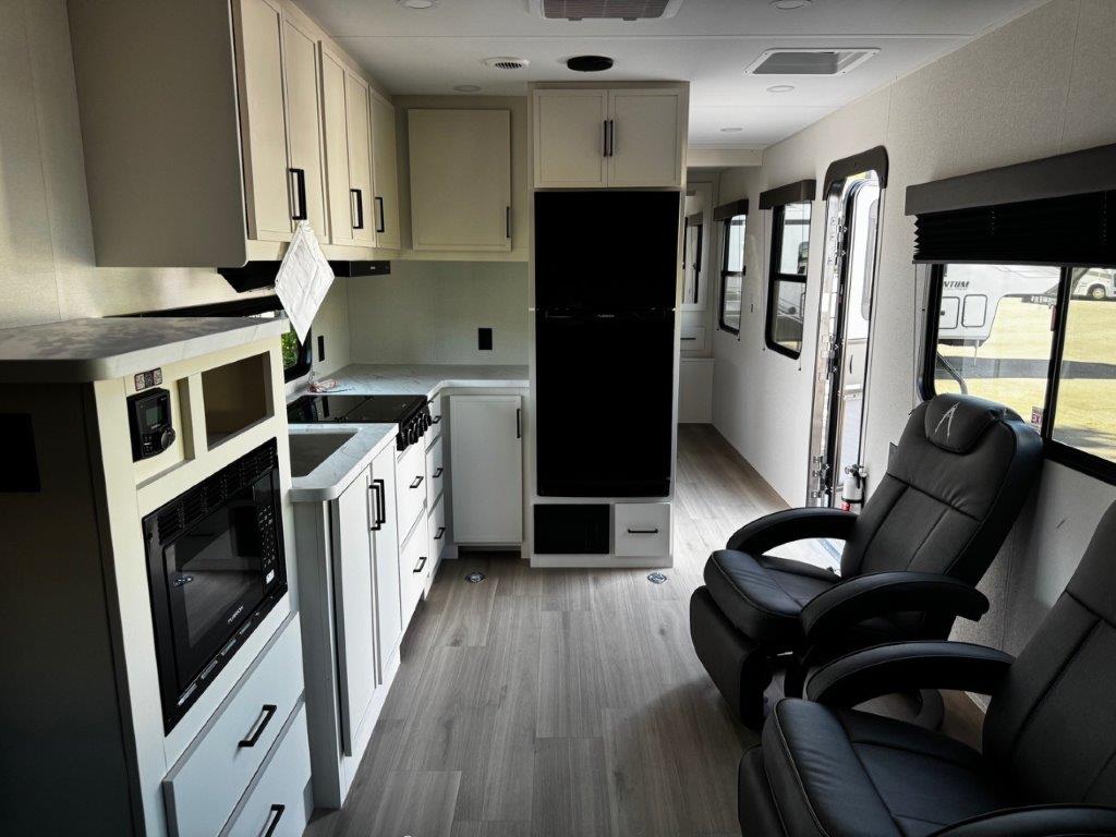 2026 Grand Design Momentum MAV 27MAV - Image 15