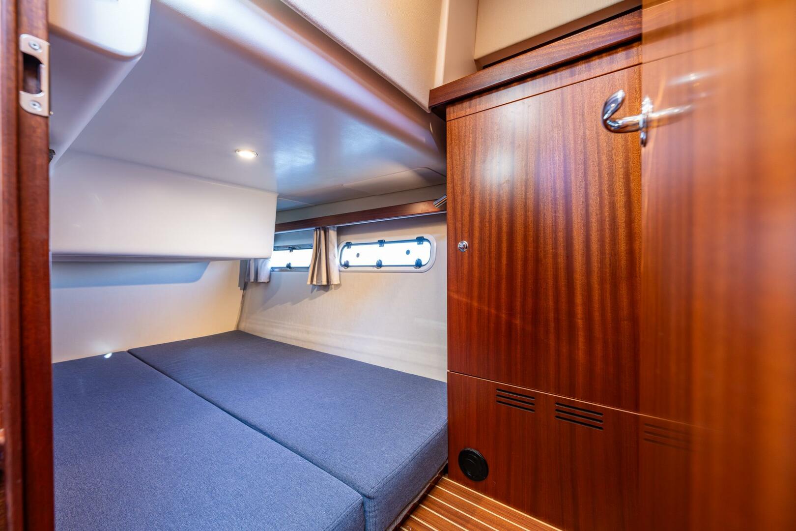 2023 Nimbus 405 Flybridge - Image 31