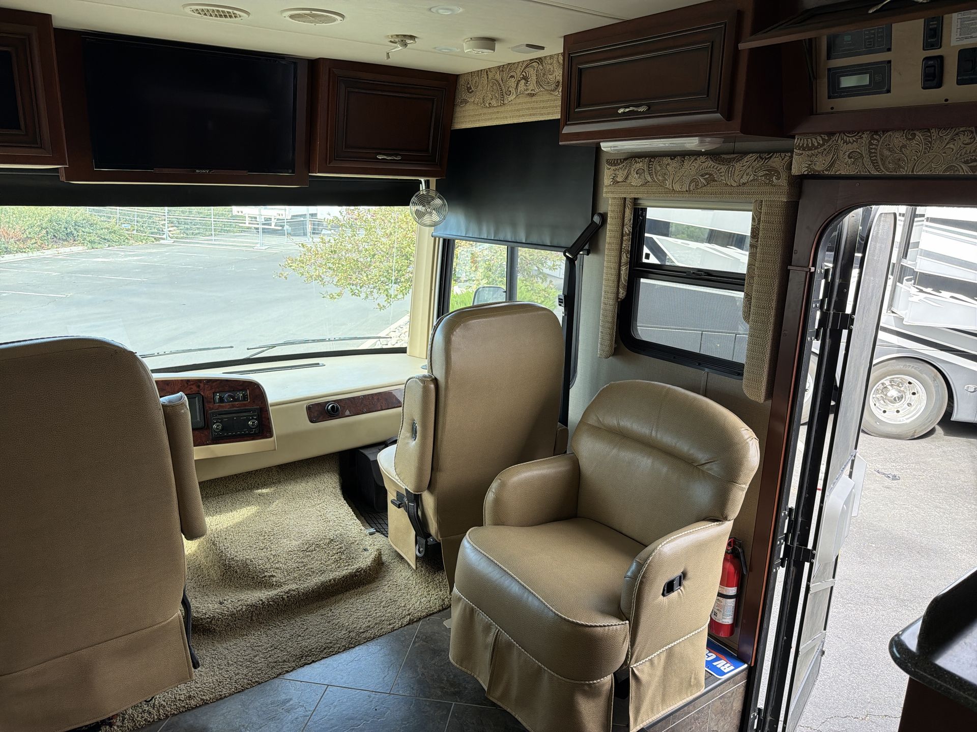 2014 Newmar Bay Star 3309 - Image 53