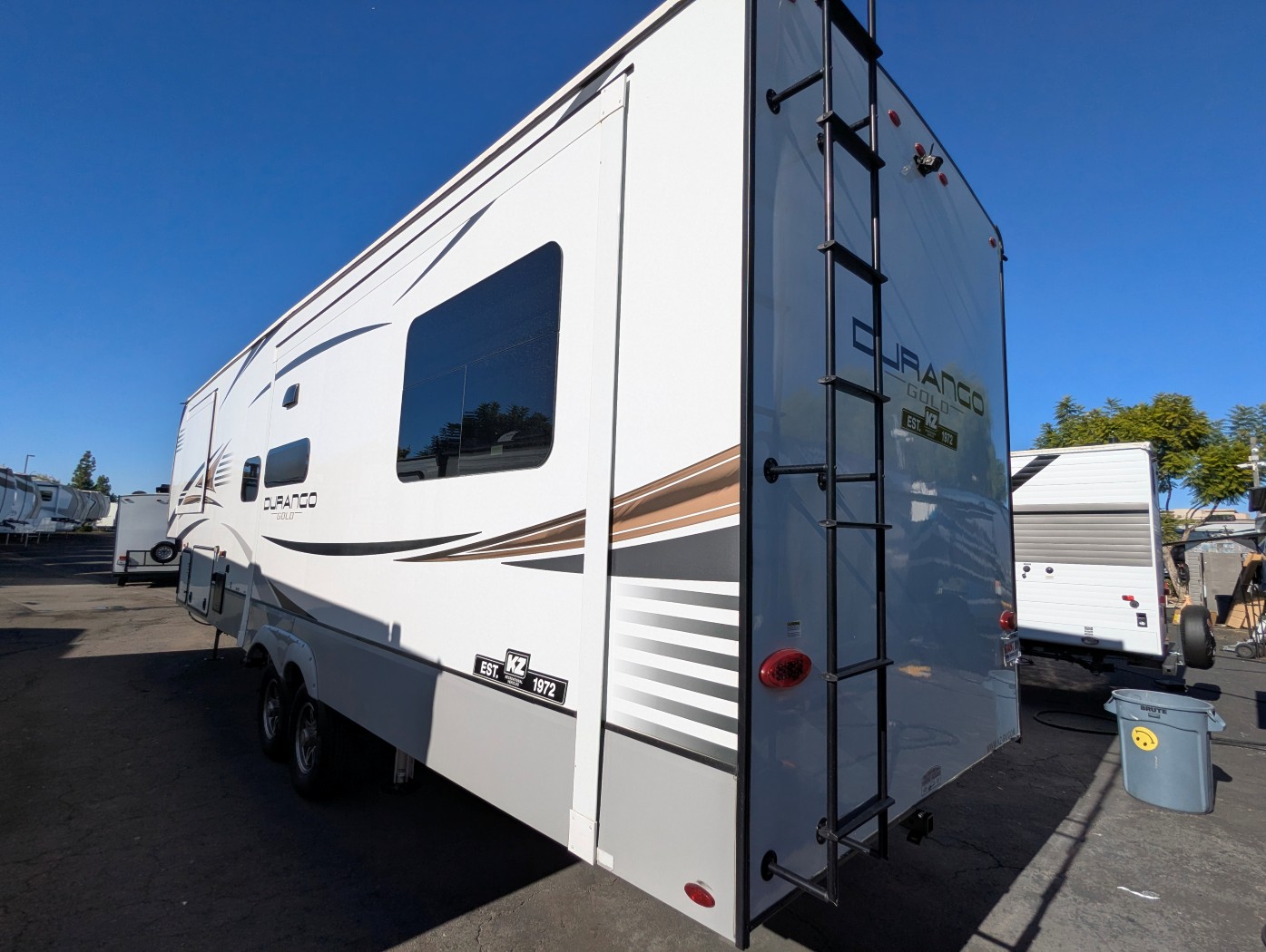 2023 KZ RV Durango Gold G360REQ - Image 4