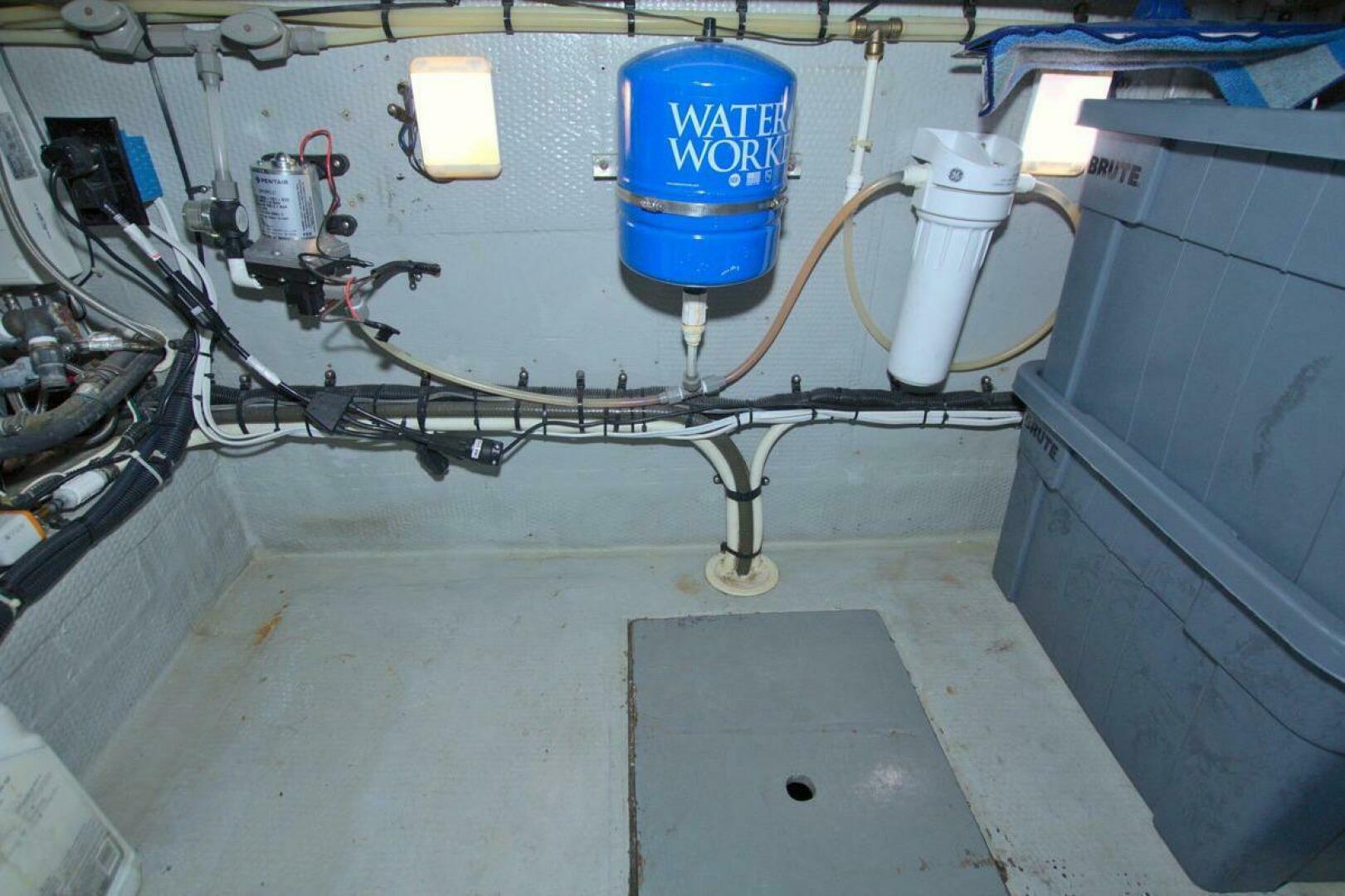 1998 Luhrs 36 Convertible - Image 54