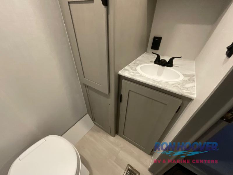 2025 COACHMEN VIKING 25QBH - Image 19