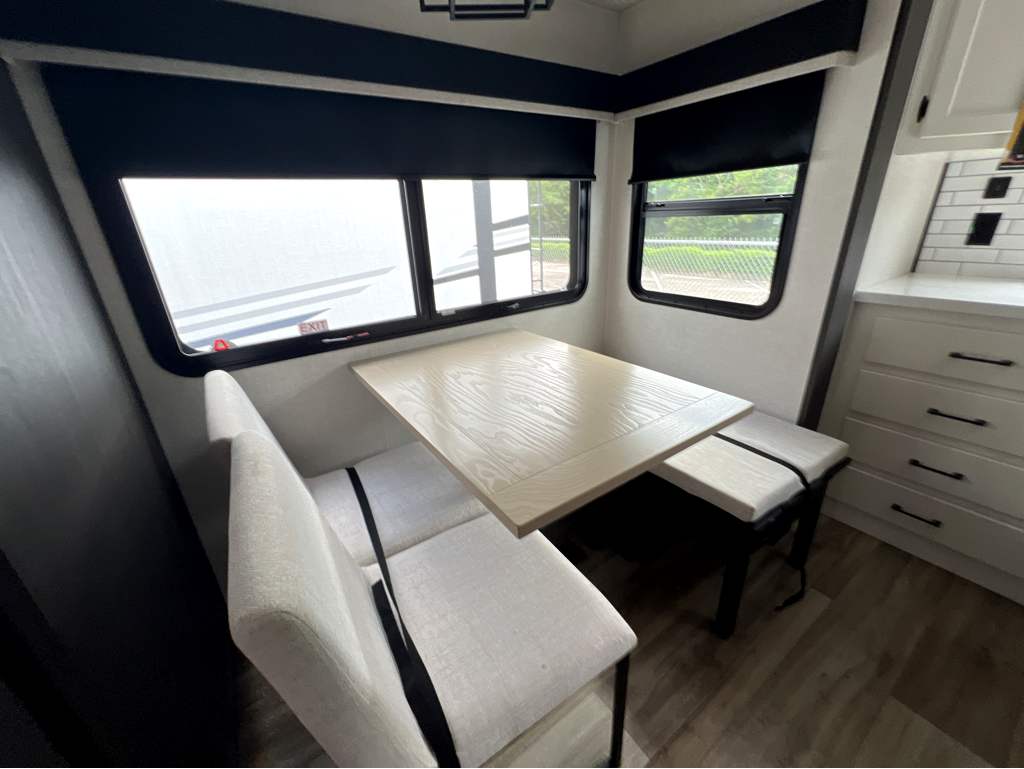 2026 VENTURE RV SPORTTREK 353VRK - Image 12