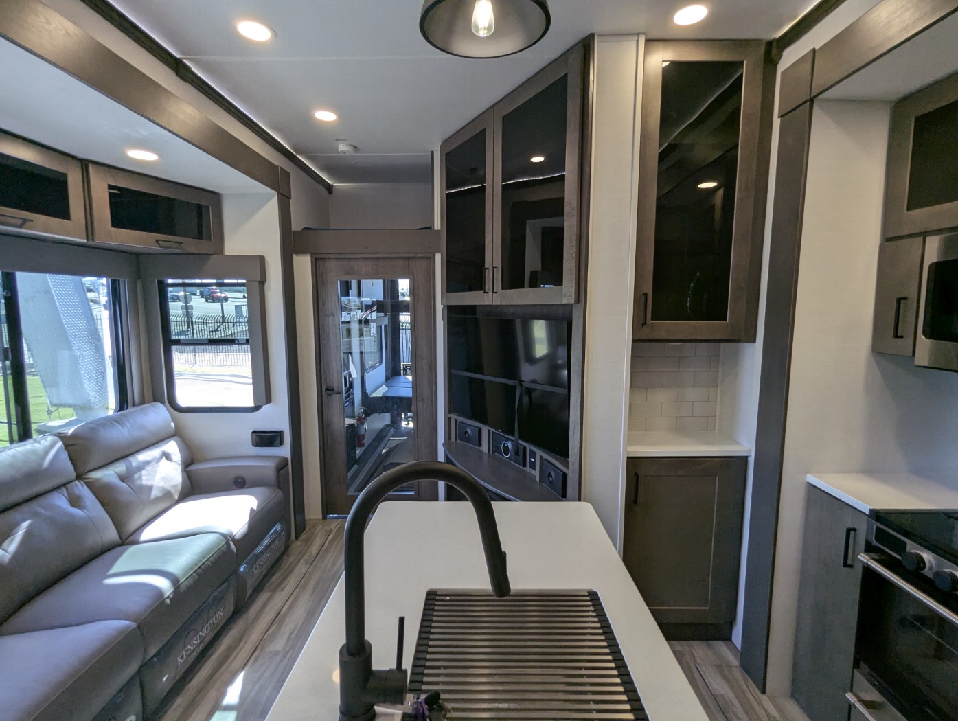 2023 Alliance RV Valor 36V11 - Image 24