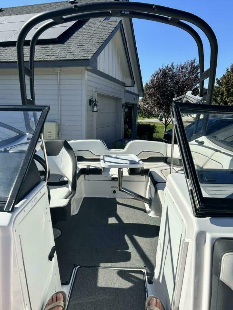 2019 Yamaha Boats AR210 - Image 7