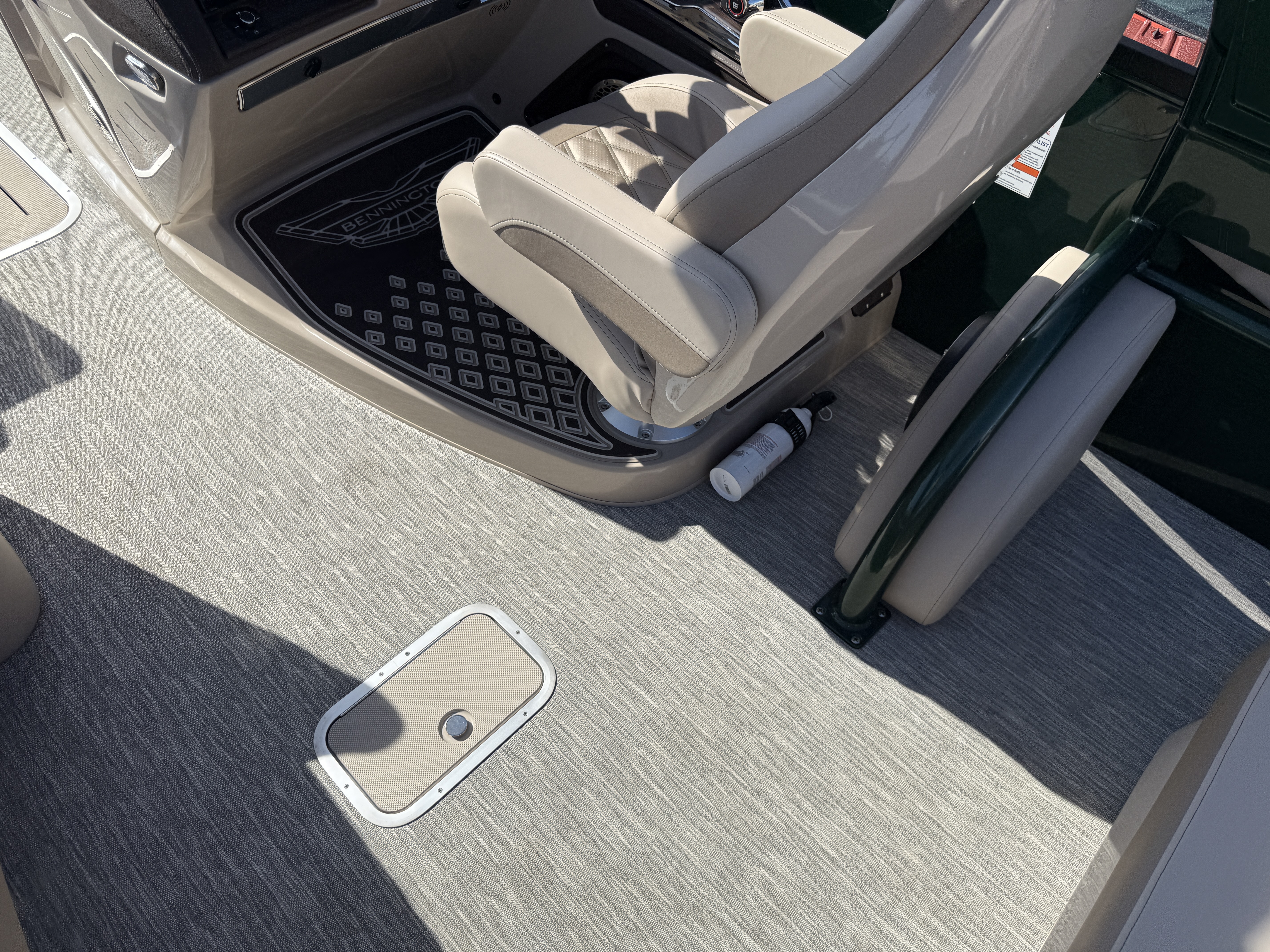 2026 Bennington 25QXSBA 425HP V10 Tritoon Pontoon - Image 94