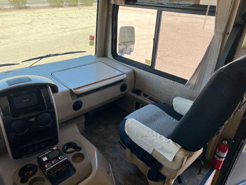 2014 Thor Motor Coach Challenger 37GT - Image 5