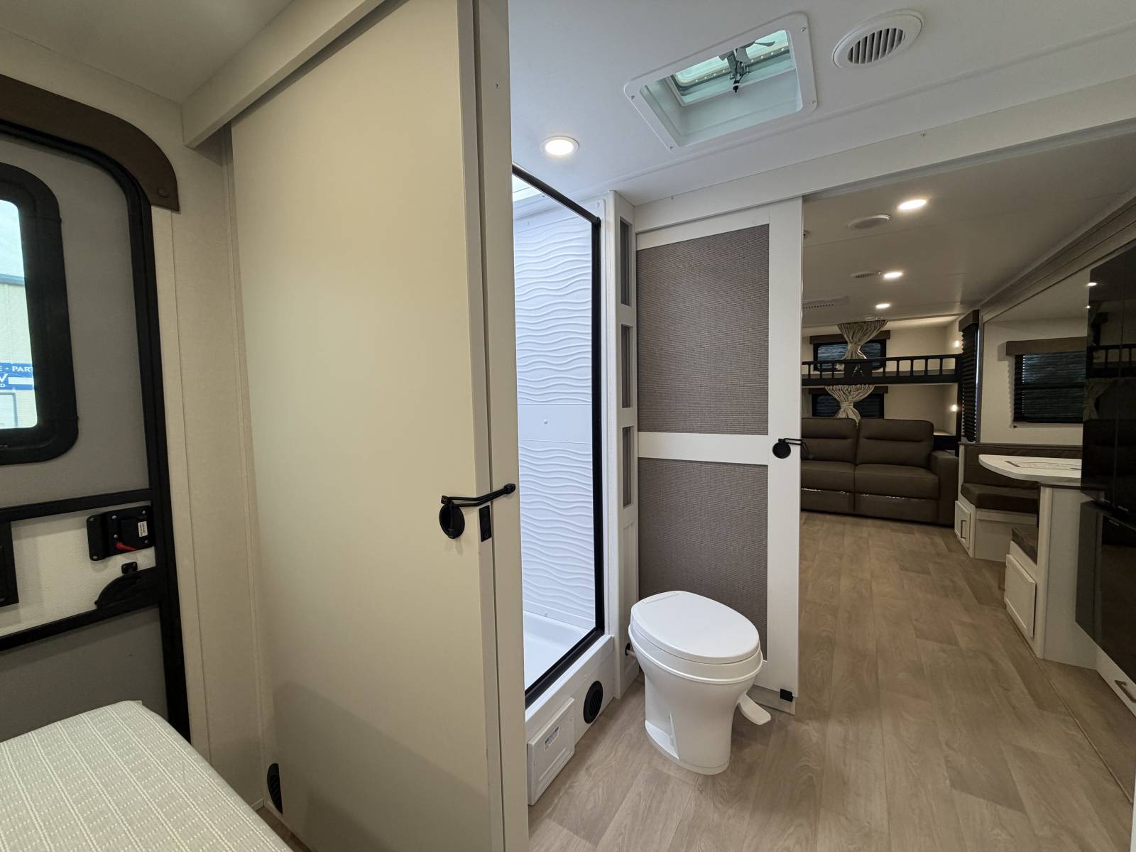 2026 Grand Design Transcend 265BHT - Image 19
