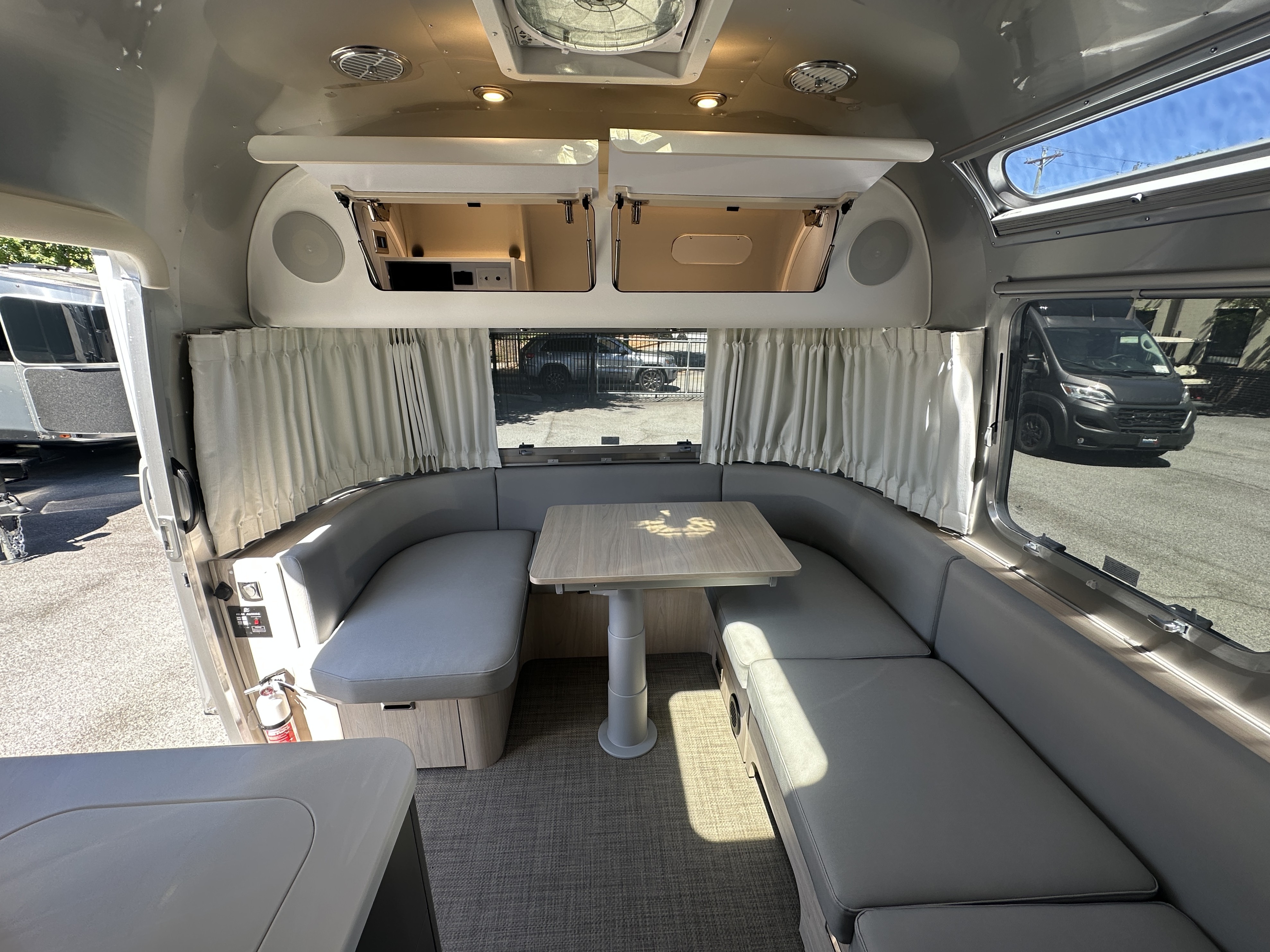 2026 Airstream Globetrotter 27FB Twin - Image 8