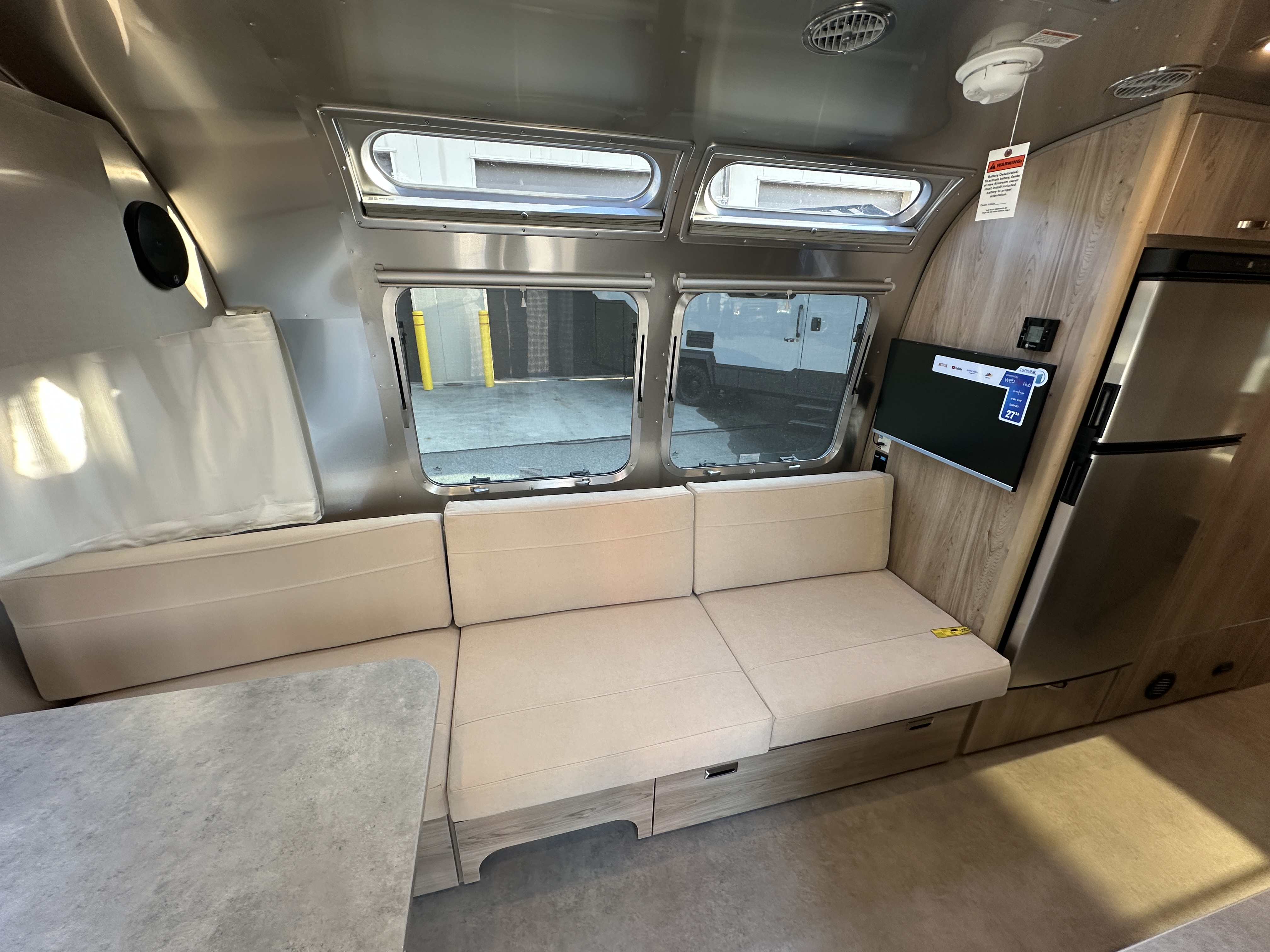 2027 Airstream Flying Cloud 27FB - Image 13